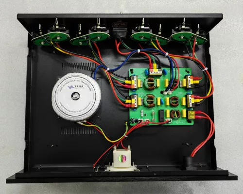 Taga Harmony PC-7000 hálózati szűrő és kondicionáló - fekete